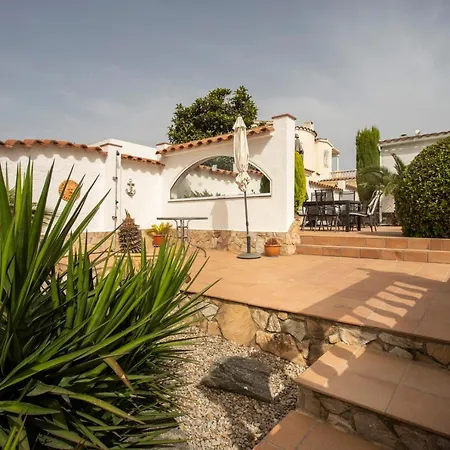2011 Casa De Planta Baja Con Piscina Y Amarre By Homeselectspain