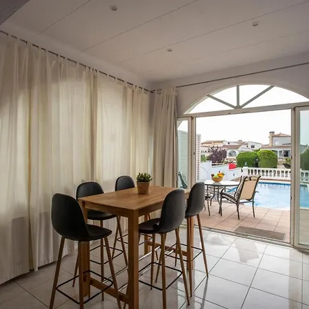 2011 Casa De Planta Baja Con Piscina Y Amarre By Homeselectspain