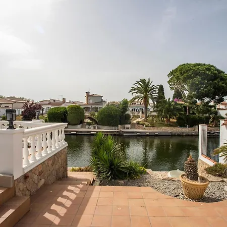 Villa 2011 Casa De Planta Baja Con Piscina Y Amarre By Homeselectspain Empuriabrava