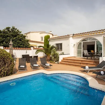 Villa 2011 Casa De Planta Baja Con Piscina Y Amarre By Homeselectspain *