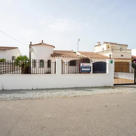 Villa 2011 Casa De Planta Baja Con Piscina Y Amarre By Homeselectspain Empuriabrava