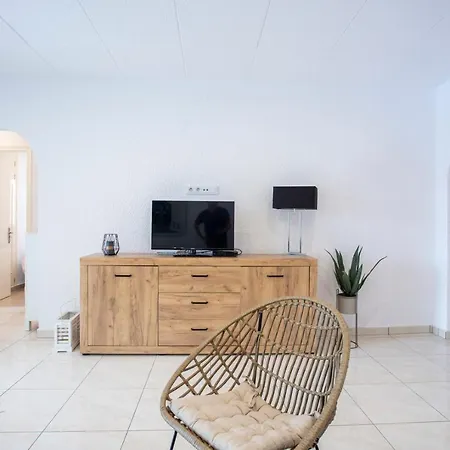 2011 Casa De Planta Baja Con Piscina Y Amarre By Homeselectspain Villa Empuriabrava