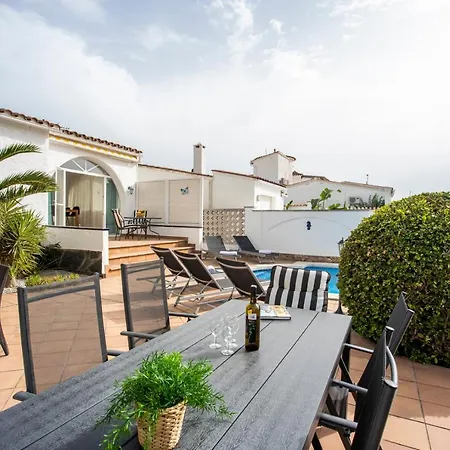 2011 Casa De Planta Baja Con Piscina Y Amarre By Homeselectspain Villa *